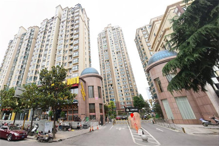 园博御园3室2厅2卫96万128m2精装修有证能分期